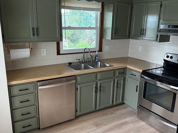 3rd image of 304 NE Independence Ave APT B