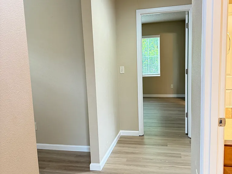 20940 Edgemont St — Photo 12
