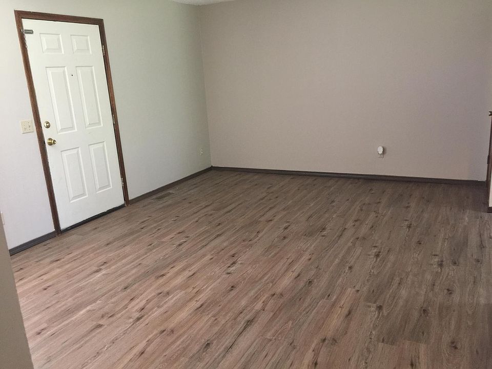 2nd image of 922 W 54th St S