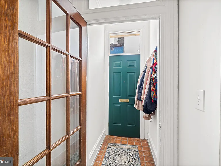 107 W Master St — Photo 3