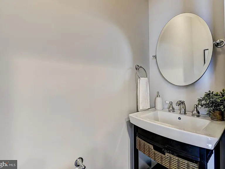 312 S Clinton St — Photo 10