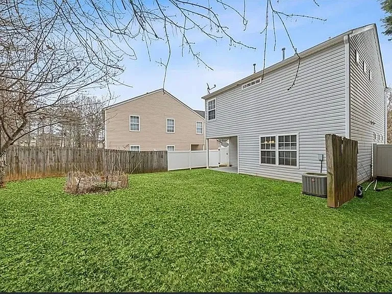 188 Ilex Dr — Photo 2