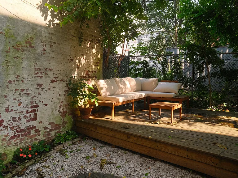 811 Halsey St #1 — Photo 2