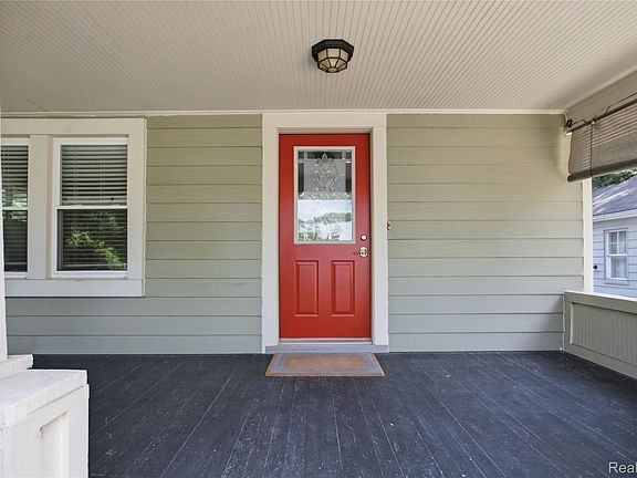 4th image of 536 E Maplehurst St