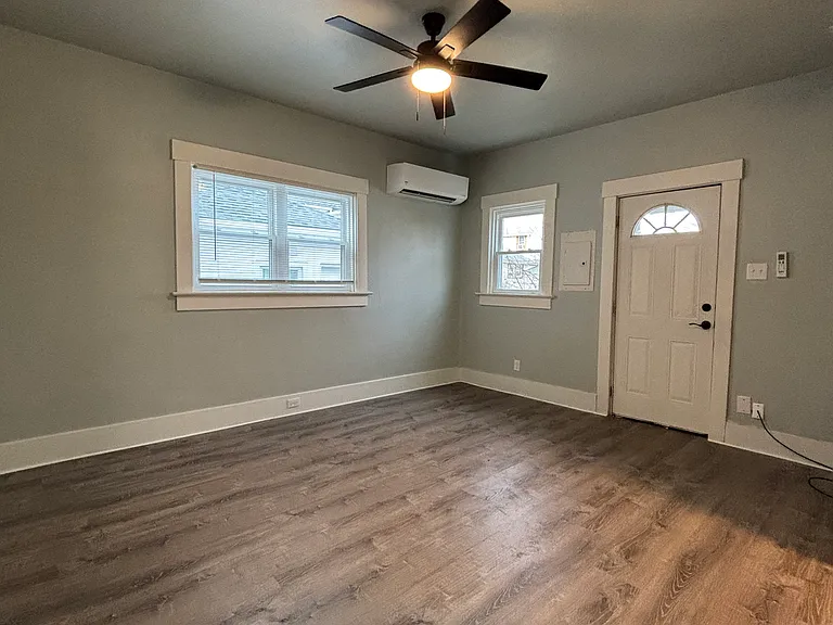211 E Main St #3 — Photo 6