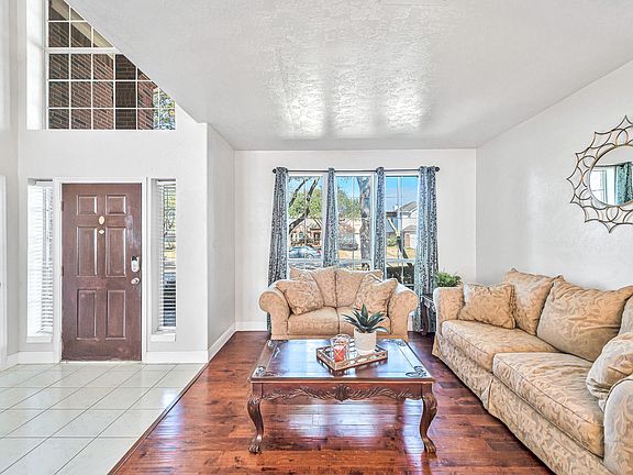 5th image of 20819 Whitevine Way
