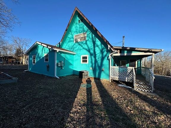3rd image of 403 N Pavilion Ln