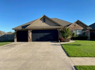1808 SW 31st St, Moore, OK 73160