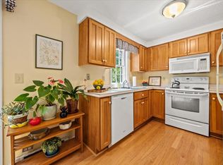 69 Colonial Vlg #69, Falmouth, ME 04105