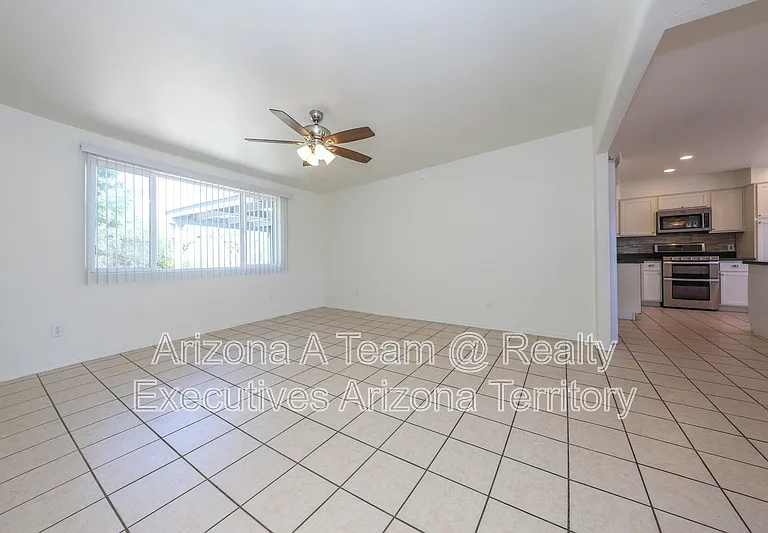 9530 E 42nd St — Photo 3