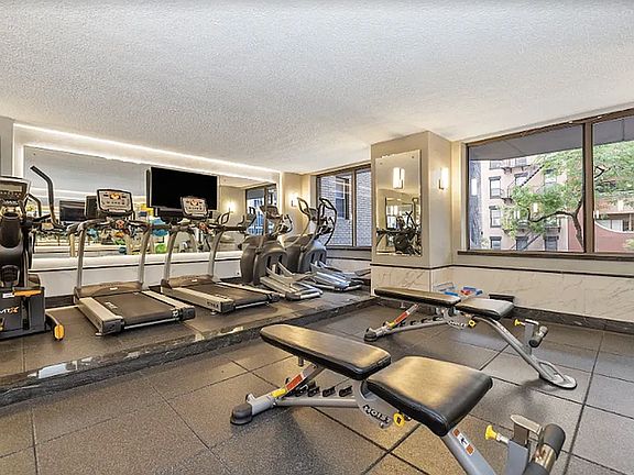 5th image of 245 E 44th St APT 22D