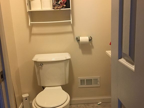 Upstairs Bathroom 