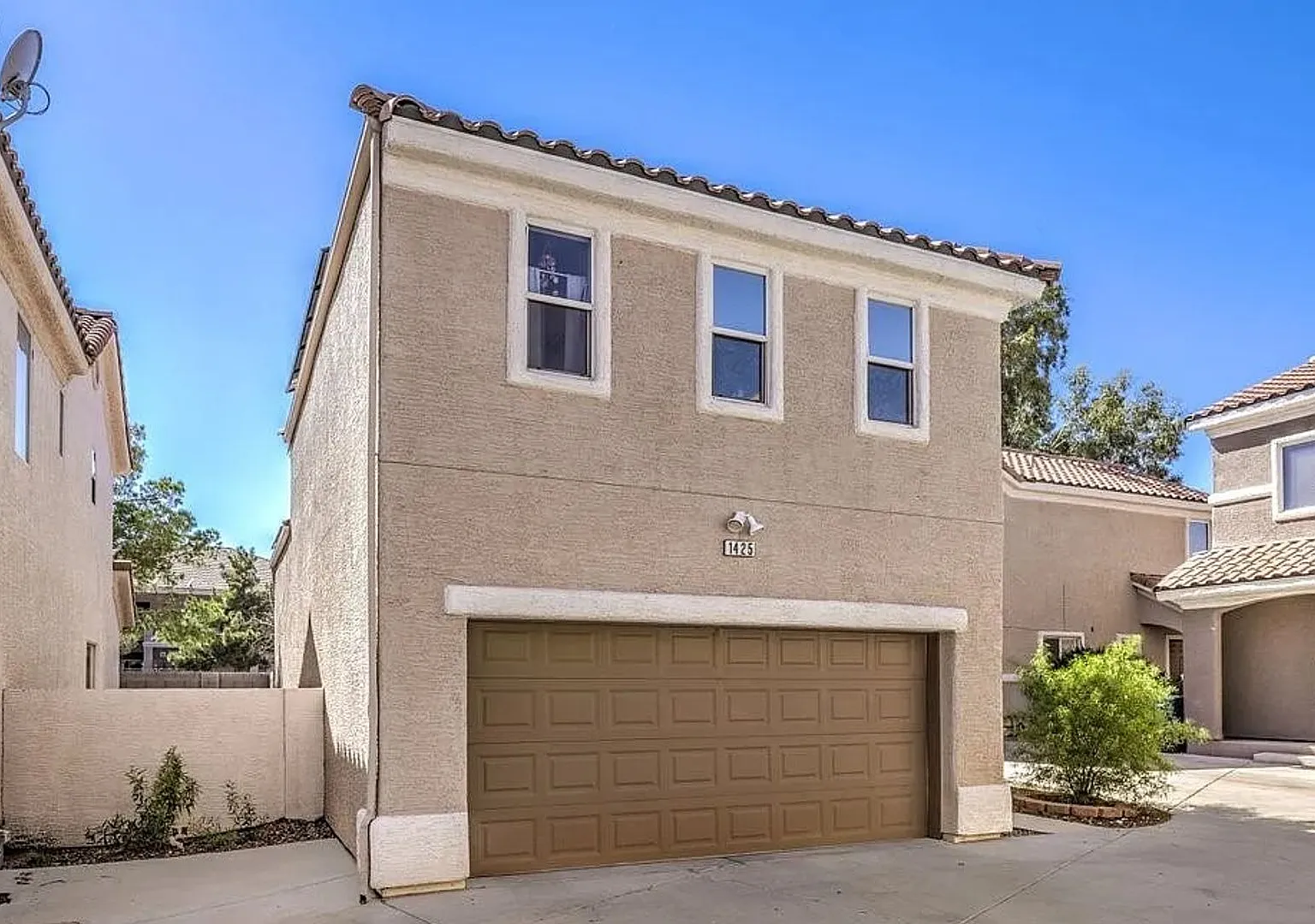 Beautiful Two-Story Home in a Convenient Location — Photo 1
