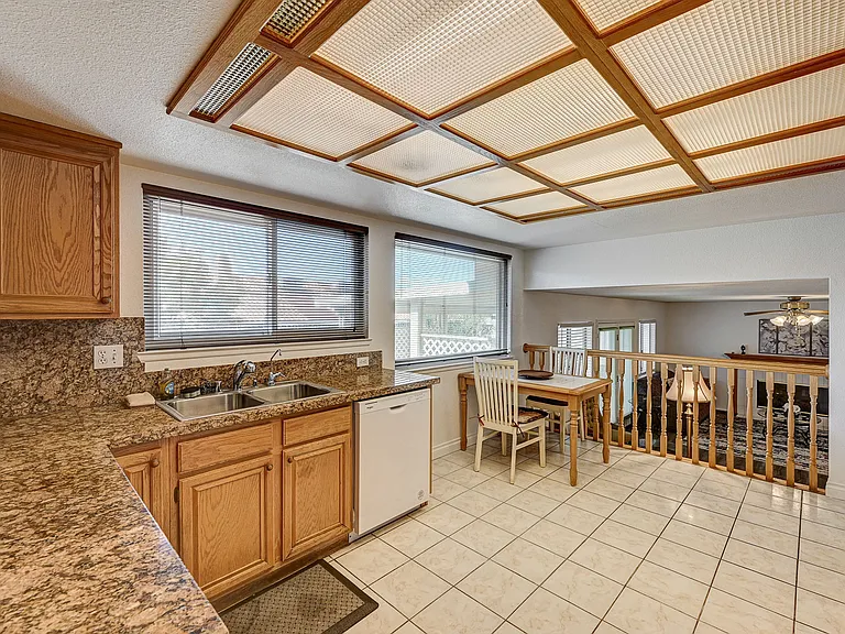 8412 Vibrant Dr — Photo 32
