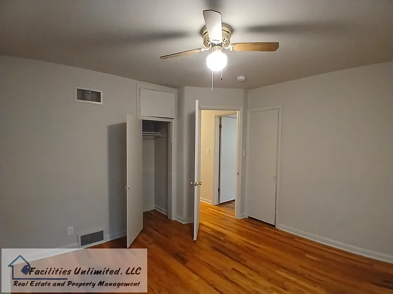921 Charlotte St — Photo 9