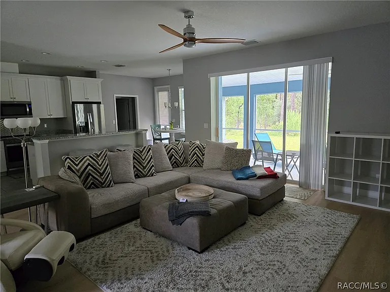13 Whitewood Ct — Photo 3