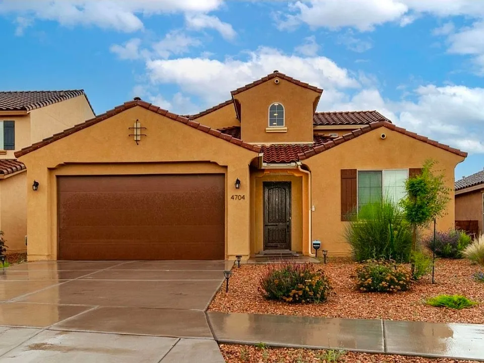 4704 Viento Del Norte