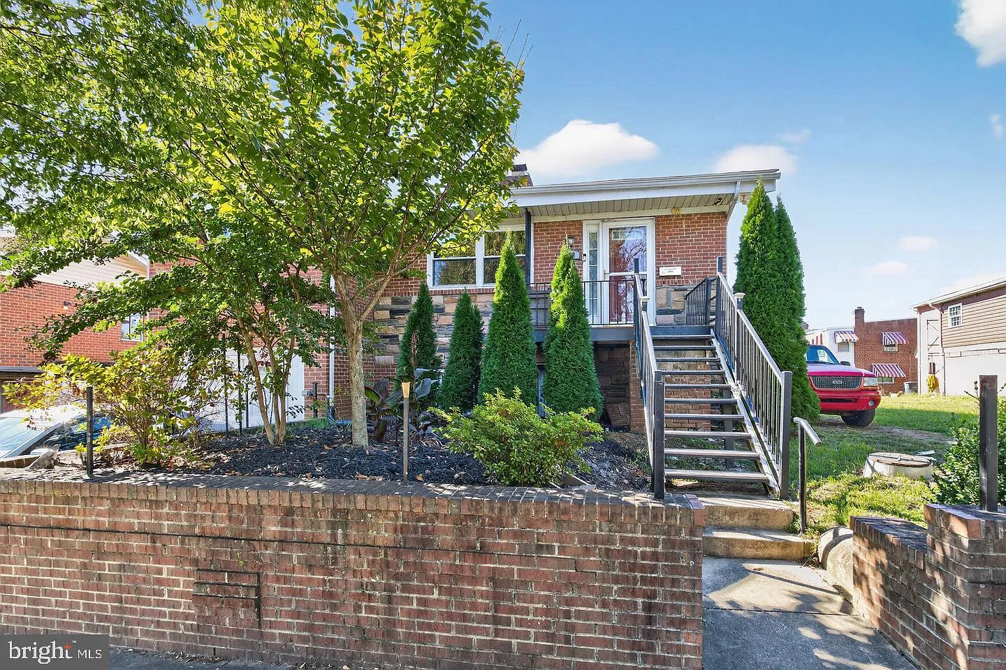 6 bed, 3.0 bath, 1398 sqft, $7,200 — Photo 1