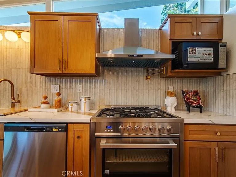 236 Mission Dr — Photo 10