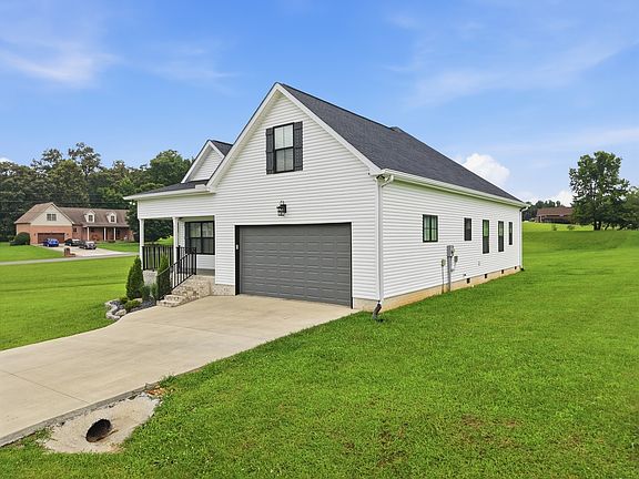 2nd image of 35 Monica St
