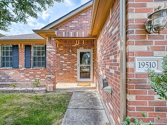 3rd image of 19510 Stillhouse Dr