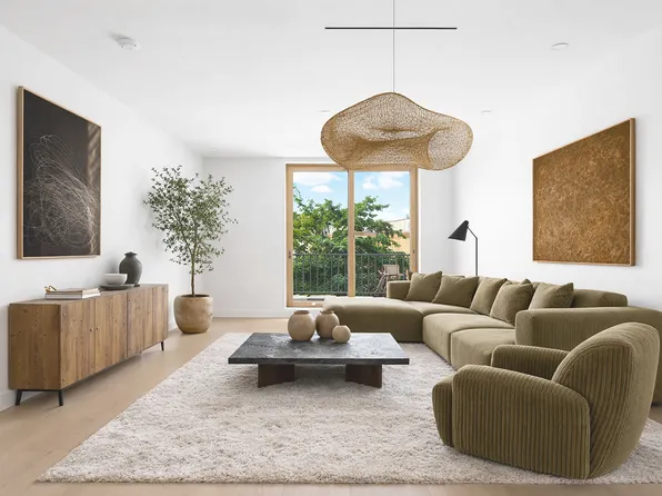 19 North Henry Street image 1 of 14