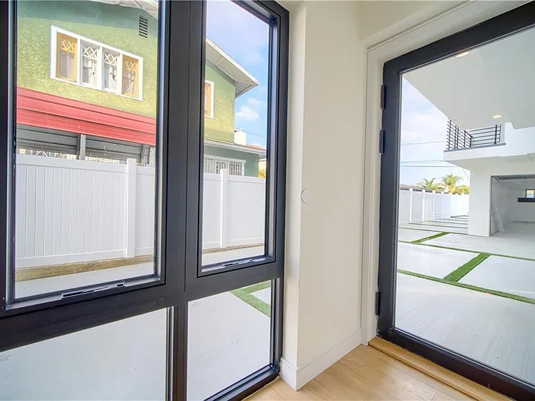 616 N Mariposa Ave — Photo 23