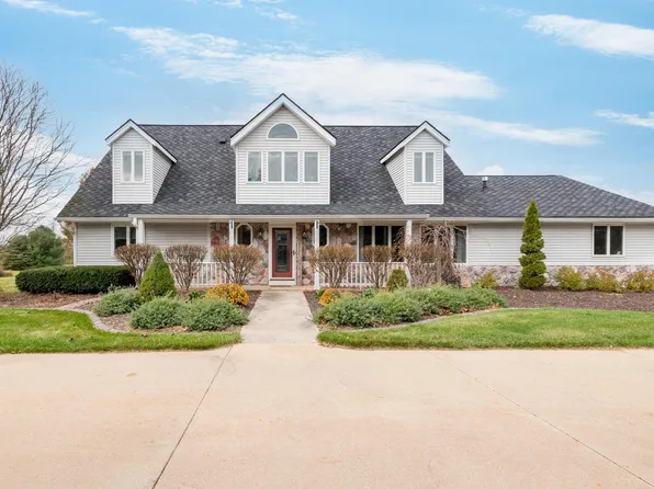 3411 Country Aire Dr, Cedarburg, WI 53012