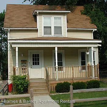 202 College Pl photo 1