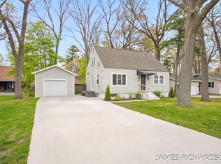 701 River St, Spring Lake, MI 49456