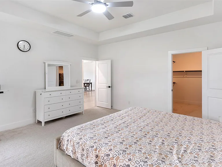 300 Hollister Dr — Photo 16