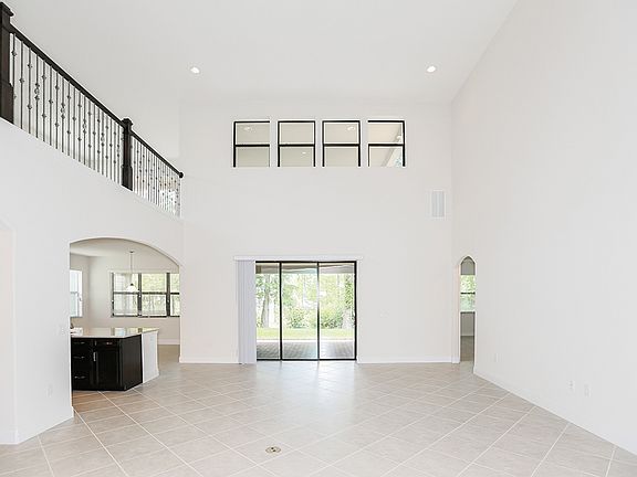 4th image of 4485 Grand Lakeside Dr