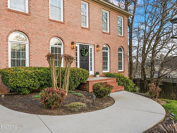4th image of 1942 Cedardale Ln