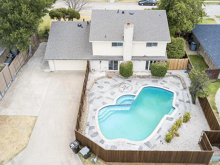 2704 Regal Rd — Photo 24