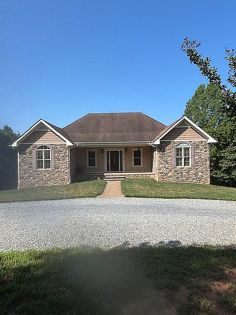 1st image of 218 Trail Ln