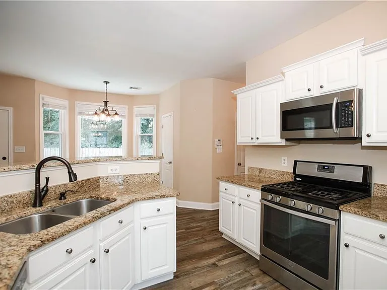 1005 Landover Xing — Photo 16
