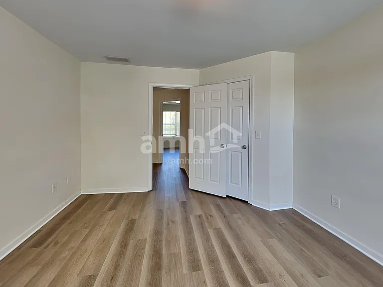 35 Hampton Pl — Photo 17