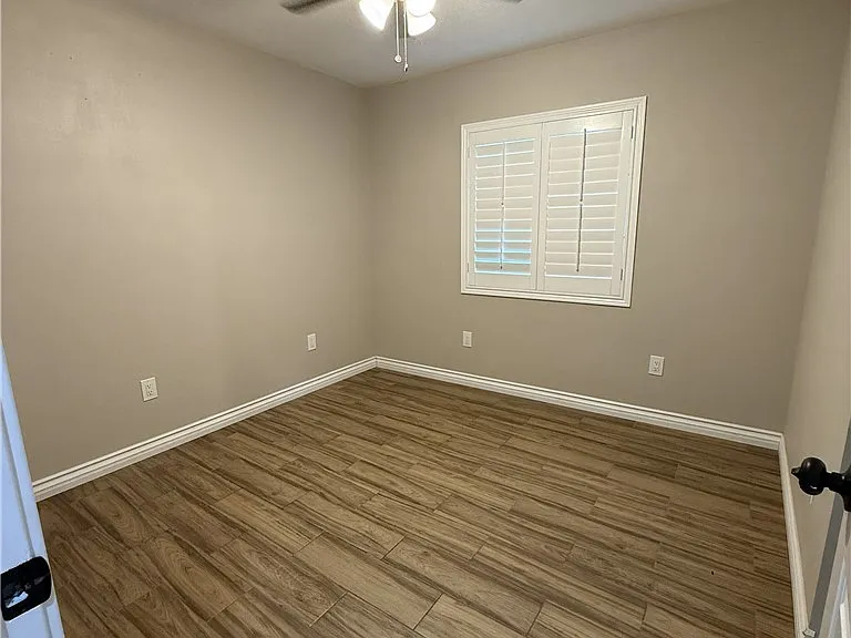 1224 Poplar St — Photo 3