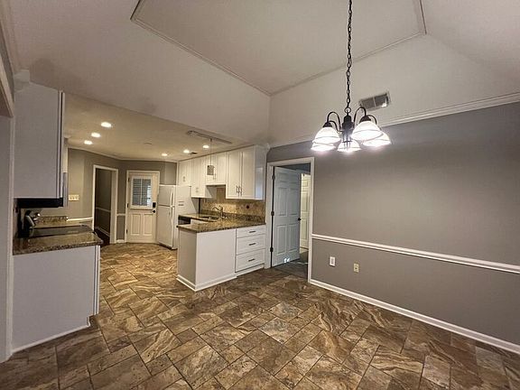 4th image of 2805 Morning Woods Dr