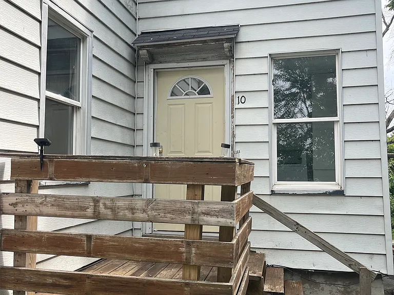 321 E 10th St #10 — Photo 1