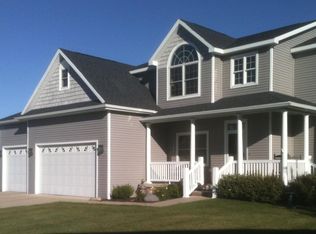 7010 Applewood Dr, Charlevoix, MI 49720