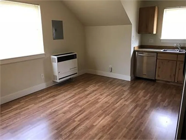 4484 Alexander St — Photo 4