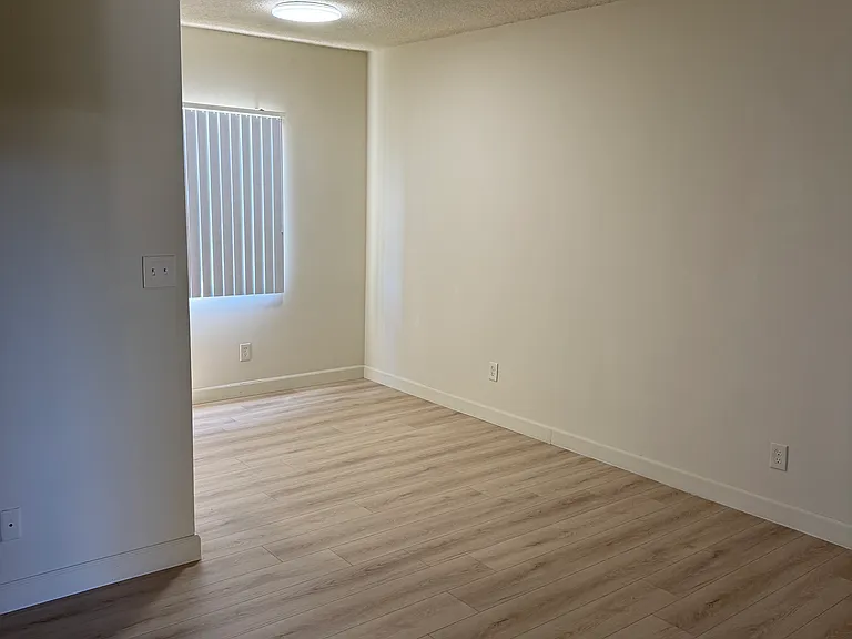 431 E Acacia Ave #17 — Photo 7