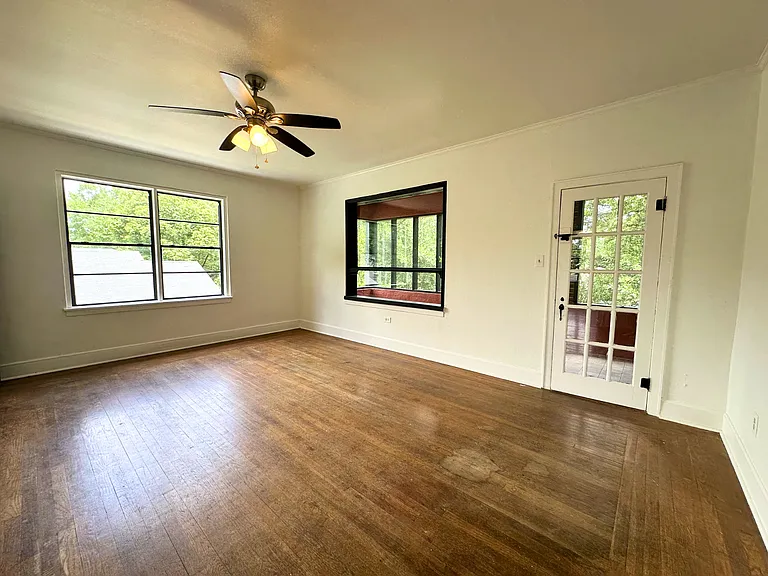 122 Demouy Ave #1/2 — Photo 6