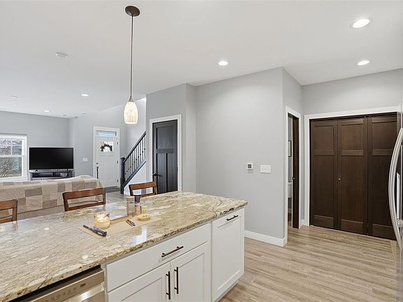 4th image of 118 W 3rd St