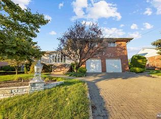 57 Sherwood Ave, Englewood Cliffs, NJ 07632