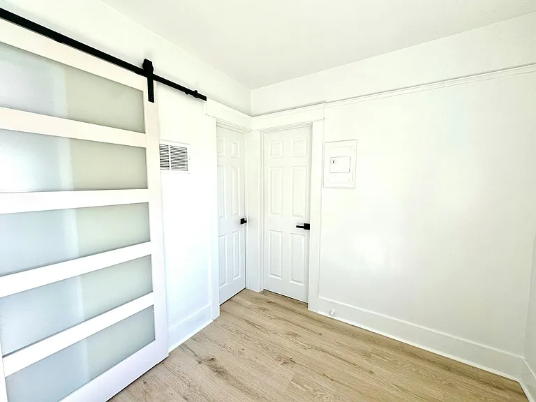 279 Redondo Ave #B — Photo 10