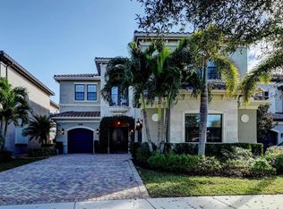 8652 Lewis River Rd, Delray Beach, FL 33446