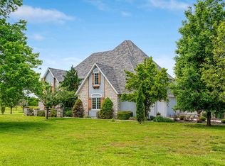 9041 N Country Manor Ln, Fair Grove, MO 65648