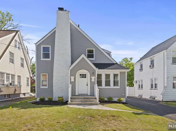 204 Kings Ct, Teaneck, NJ 07666